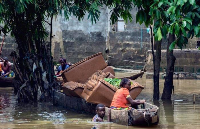 Torrential rains flood Kinshasa