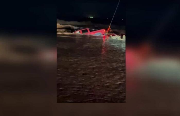 PICTURE | Cars swept away and submerged: at least one dead and hundreds rescued in flash floods in Roswell, New Mexico