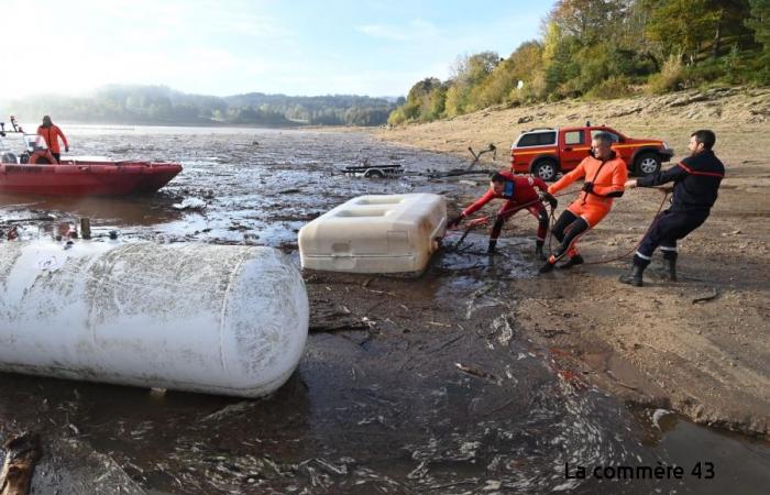 Gas and fuel oil tanks stranded at the Lavalette dam (video)