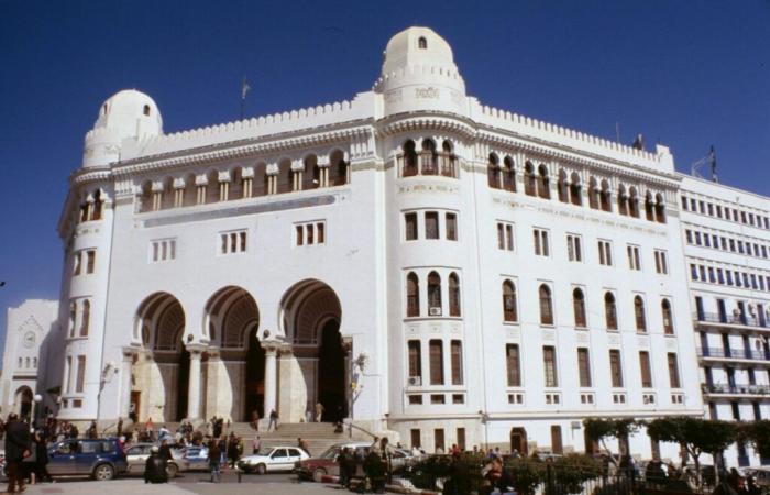 Fire at the Central Post Office of Algiers: an emblematic architectural work damaged