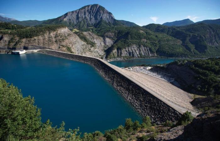 The maximum level of Lake Serre-Ponçon almost reached, EDF opens the dam valves