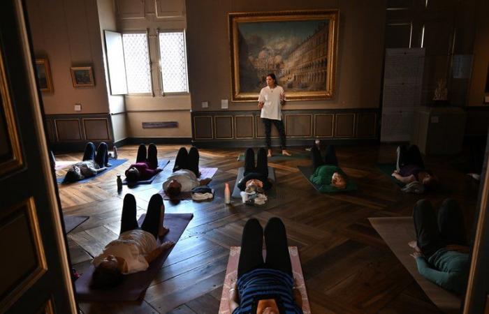 Unusual. When yoga sessions come to the Toulouse-Lautrec museum