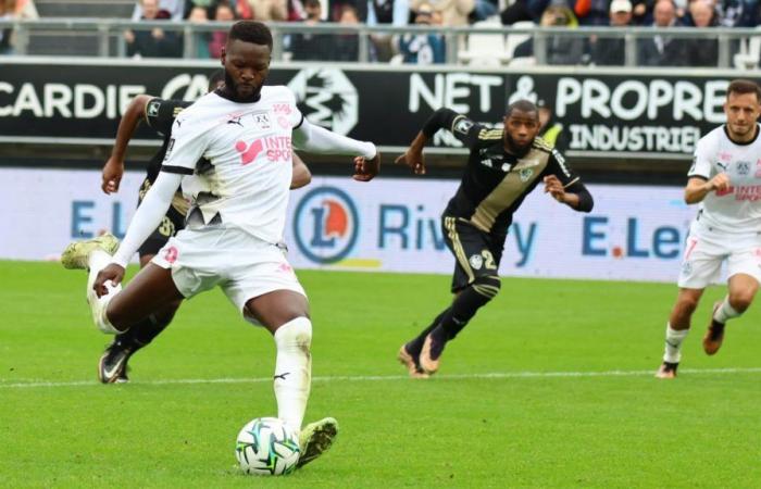 Amiens SC – Ajaccio: Louis Mafouta, king of penalties