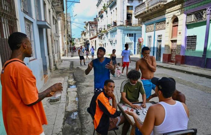 Hurricane Oscar makes landfall in Cuba, still without power