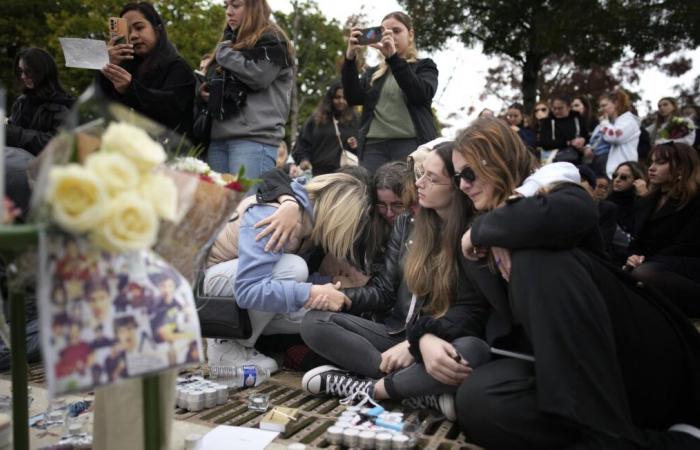 In London, Paris and Quito, thousands of fans paid a final tribute to the star