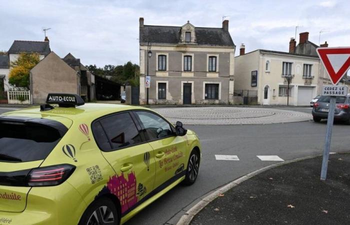 how the traffic jam cleared in Maine-et-Loire