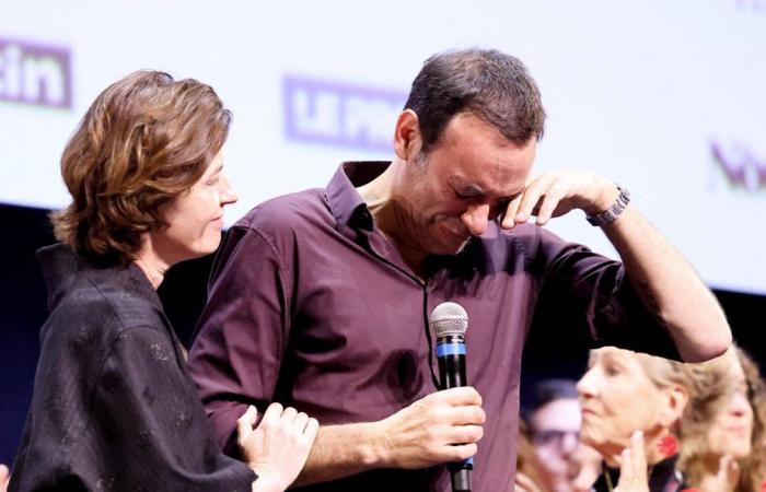 the actor burst into tears in Lyon, during a tribute to his father