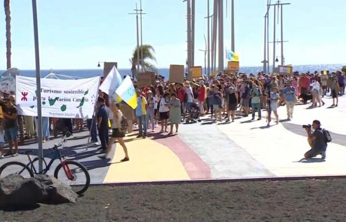 Demonstrations against overtourism in the Canary Islands