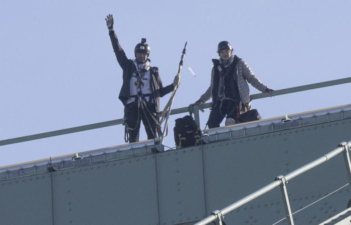 A splash at the Jacques-Cartier Bridge | Three activists will spend the night in prison