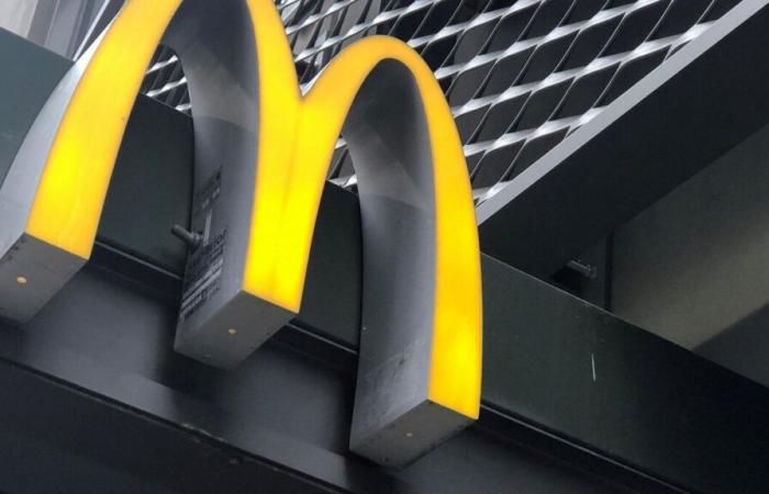 McDonald's: one dead and ten people hospitalized after E. Coli contamination in the United States