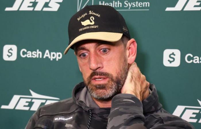 Aaron Rodgers Denies Eating His Own Boogers After Viral Sideline Video