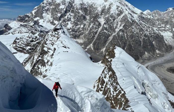 the crazy rescue operation of two women mountaineers by French soldiers in the Himalayas