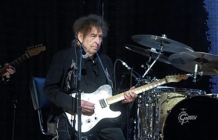 Bob Dylan, in majesty in Paris