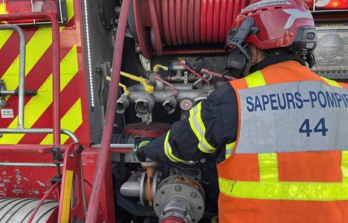 Four firefighters slightly injured after explosions during a fire in Loire-Atlantique