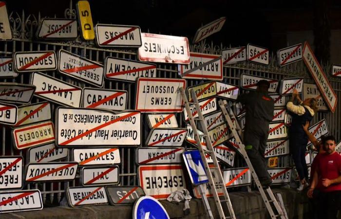 IN PICTURES. Farmers display nearly 200 signs from Hautes-Pyrénées municipalities at the prefecture gates