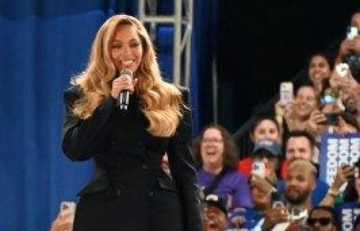 Kelly Rowland Suits Up With ‘Sister’ Beyonce at Kamala Harris Rally