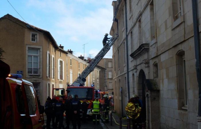 a woman in absolute emergency after a fire in a building