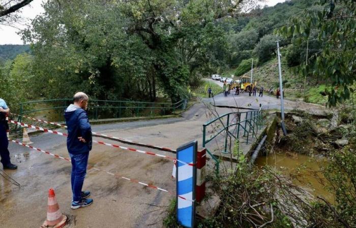 Nearly 600 people stranded in a Var holiday village after the collapse of a bridge