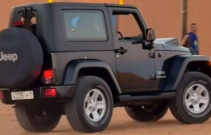 When the Jeep Wrangler thinks it's a Renault Twizzy: hold on!