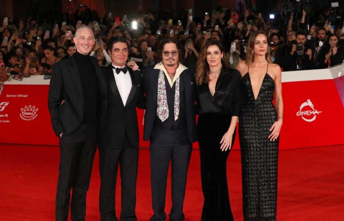 Prince Emmanuel-Philibert of Savoy and Lady Monika Bacardi on the Modì red carpet in Rome