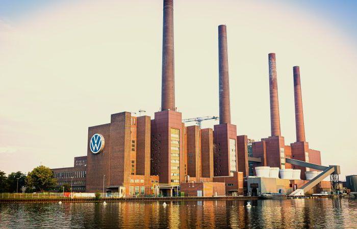 Volkswagen labour chief sounds alarm on mass layoffs, three German plant closures – Euractiv