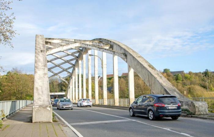 In Charleroi, the company is carrying out work on the wrong bridge but the city will still have to pay