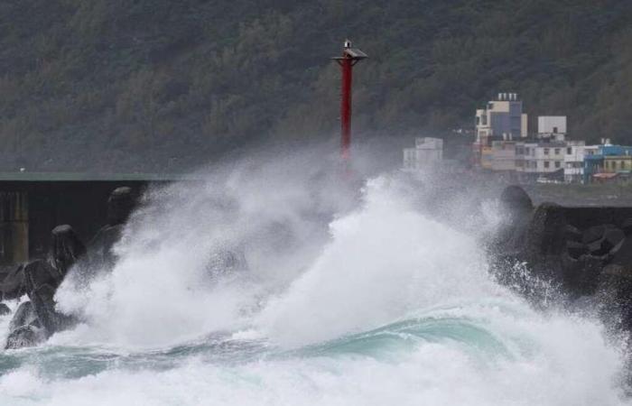 Powerful typhoon Kong-rey leaves at least one dead, 205 injured in Taiwan