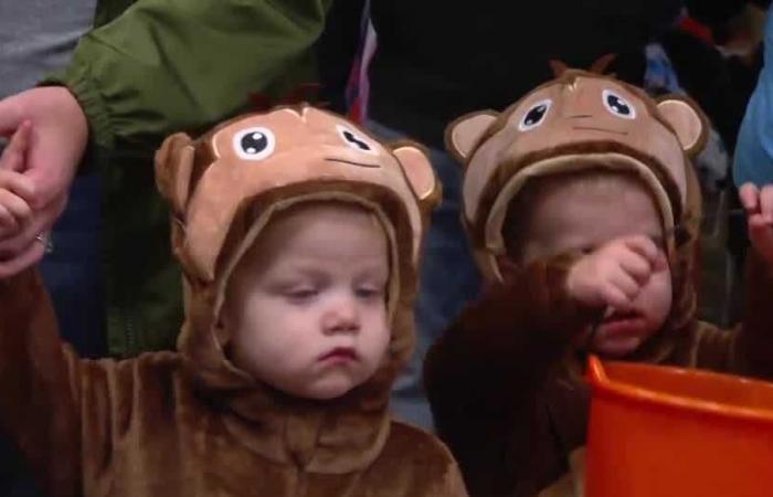 Des Moines’ Merle Hay Mall holds indoor trick-or-treat event