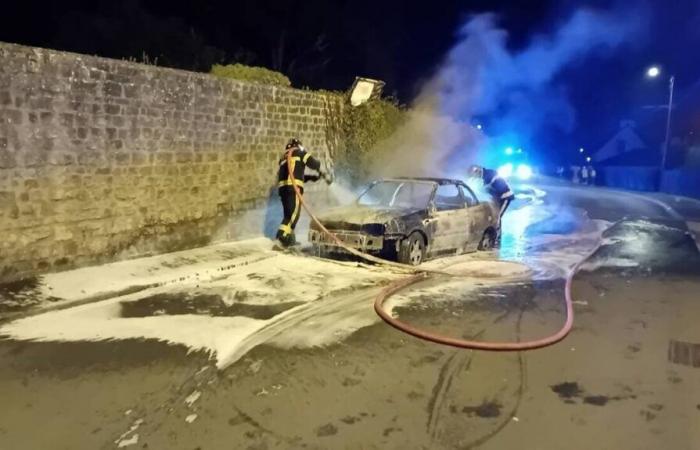 in the middle of the evening, a car catches fire in the center of Saint-Briac