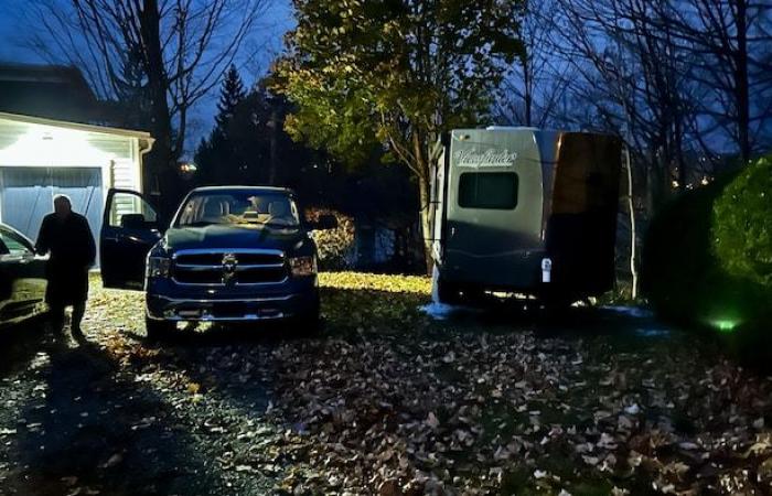 Suspicious fire: a trailer engulfed in flames in eastern Sherbrooke