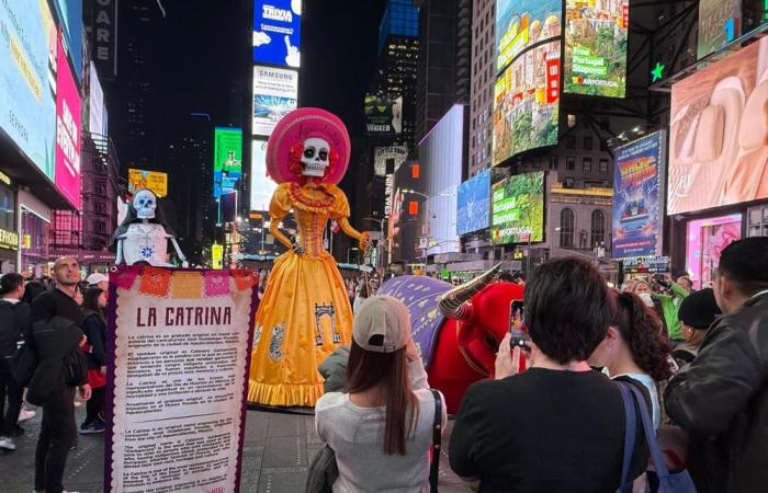 Iconic ‘Day of the Dead’ Skeleton Visits Times Square