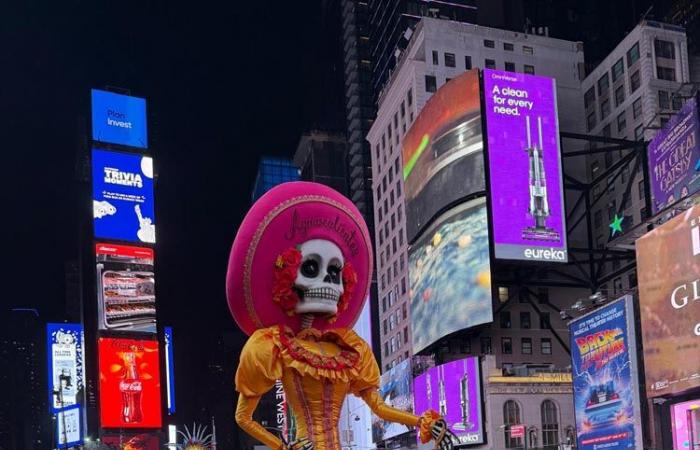 Iconic ‘Day of the Dead’ Skeleton Visits Times Square