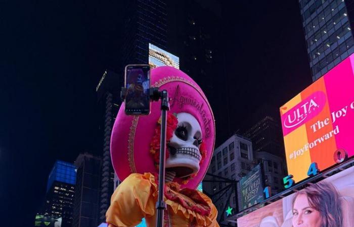 Iconic ‘Day of the Dead’ Skeleton Visits Times Square