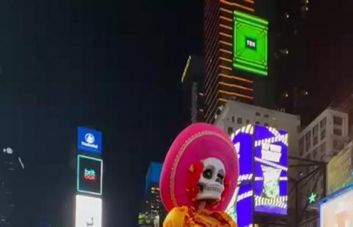 Iconic ‘Day of the Dead’ Skeleton Visits Times Square