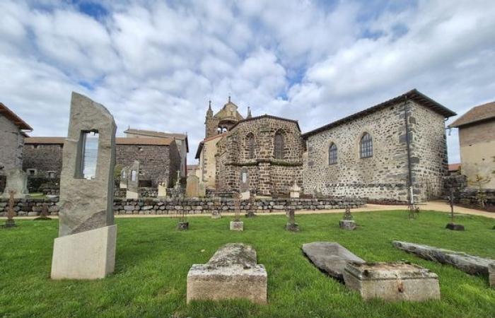 This cemetery mixing memory and creativity is an absolute must-visit in Haute-Loire