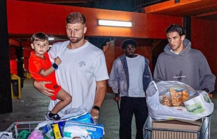 Valencia players mobilize for flood victims