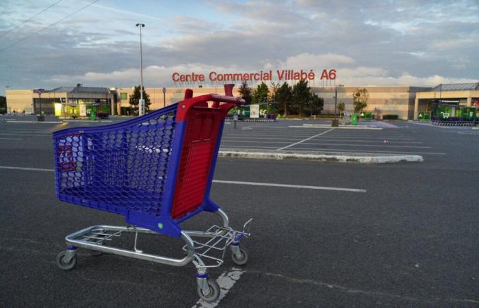 In Essonne, are the shopping centers open this Friday, November 1st?