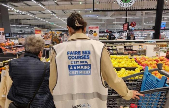 arms and smiles that break the loneliness during your shopping