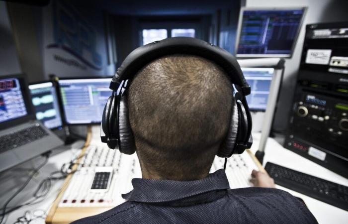 Threat to community radio stations, pillars of local democracy on borrowed time