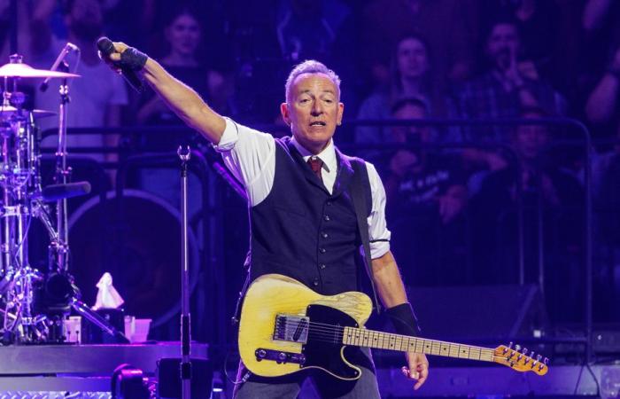 Review | Bruce Springsteen talks to his ghosts