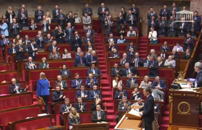 Minister Nicolas Daragon applauded by the RN during the debate on double punishment