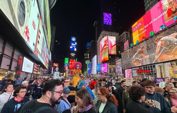 Iconic ‘Day of the Dead’ Skeleton Visits Times Square