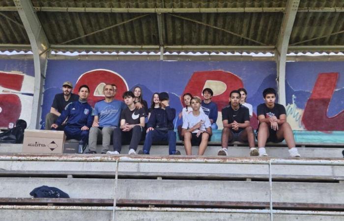 young people painted a fresco on a stadium stand in Sarlat