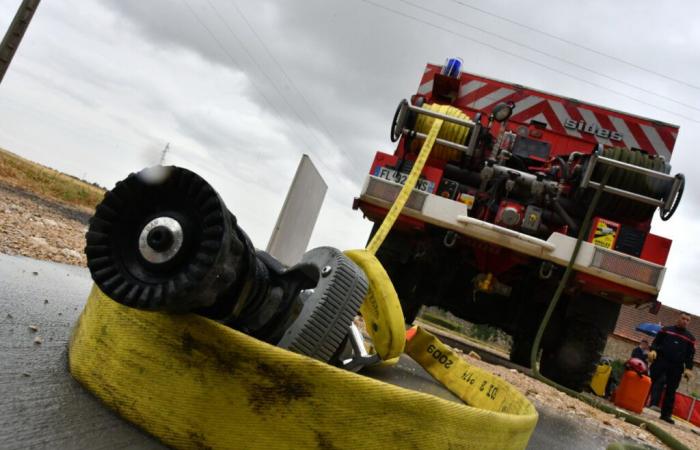 Fire breaks out in the roof of this farm in Eure-et-Loir, 22 firefighters mobilized