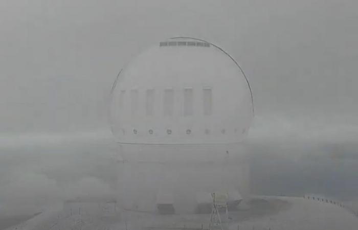 Hawaii’s highest peak covered in snow