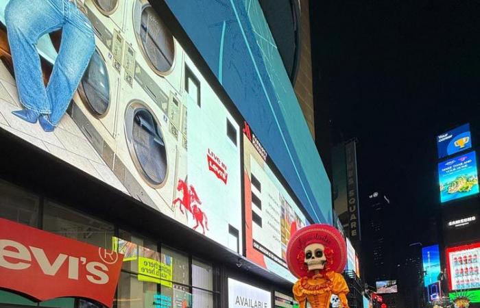 Iconic ‘Day of the Dead’ Skeleton Visits Times Square