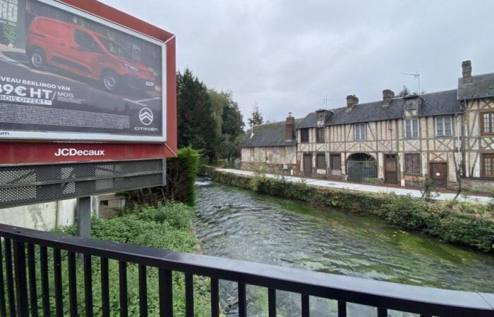 The Ugly France prize awarded to an advertising billboard in Maromme