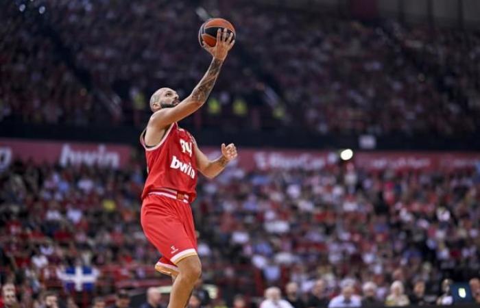 Evan Fournier top scorer in Olympiakos' Euroleague win over Barcelona