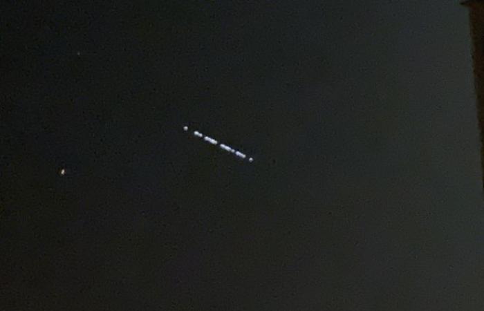 “Balls of light” observed in the sky last night: what are they?