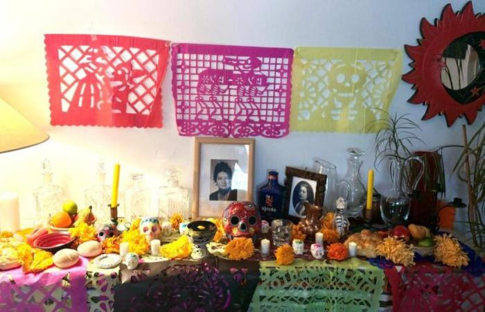 In Paris, behind the scenes of the preparation for the “El Día de Muertos” Day of the Dead